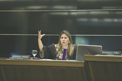 Leylianne Feitosa, procuradora-geral de Contas, fez um dos pronunciamentos mais duros contra a extinção do Tribunal pela Assembleia