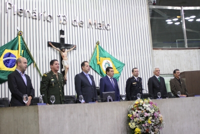 Medalhistas de olimpíadas científicas são homenageados em solenidade na AL