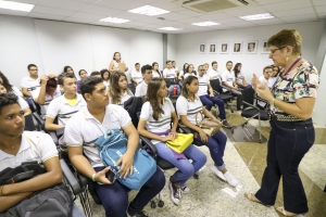 Parlamento e sua História recebe alunos da Escola Deputado Paulo Benevides