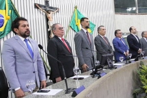 Dimas Barreira recebe Título de Cidadão Cearense em solenidade na Alece