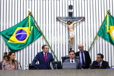 Votação realizada durante a sessão plenária desta terça-feira