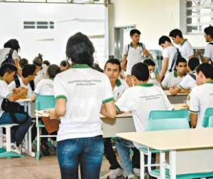 O aumento foi alcançado incluindo o reajuste de 6,45% da tabela já concedido pelo Governo aos educadores no início deste ano