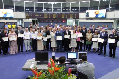 AL homenageia trabalhadores no Dia do Servidor Público