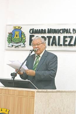 Vereador Iraguassú Teixeira ressalta que, quando a Câmara Municipal era situada no bairro Meireles, a estrutura do prédio era muito precária