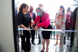 Primeira-dama da Casa, Cristiane Leitão inaugura posto do Ceará Credi no anexo 3 da Alce