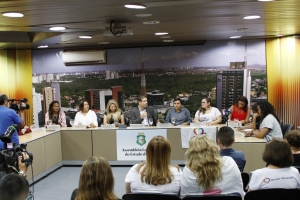 Audiência debate abertura de ambulatório do processo transexual