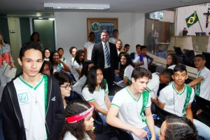 Ouvidor da AL, deputado Bruno Pedrosa, recepcionou alunos do 2º ano do ensino médio da Escola de Tempo Integral Iracema