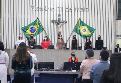 Mulheres em posições de liderança são homenageadas em solenidade na AL