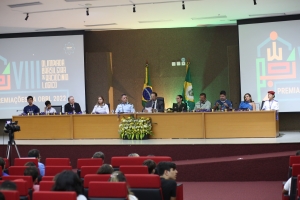 Alunos recebem medalhas em solenidade por desempenho na OBRL