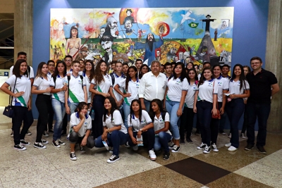 Alunos da Escola de Ensino Fundamental Porfírio de Araújo participam do projeto O Parlamento e sua História