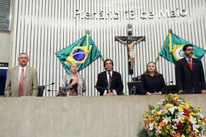 AL homenageia padre Haroldo com prêmio de direitos humanos