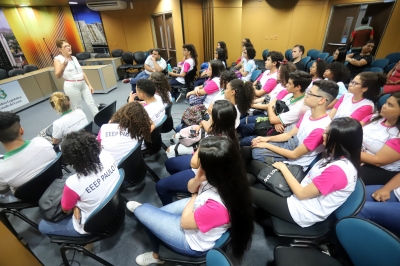 Alunos da Escola Profissional Paulo VI visitam a Assembleia