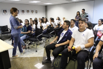 Estudantes do Colégio Vega conhecem a Assembleia Legislativa