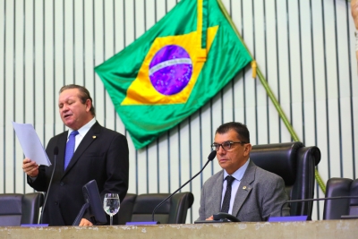 Leitura do expediente na abertura da sessão plenária desta sexta-feira