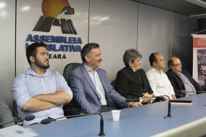 Políticos e admiradores prestigiam lançamento de livro de Artur Bruno 