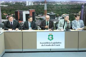 Pedido de vista adia votação de projeto da LOA 2015