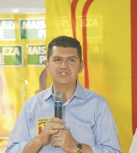 Pastor licenciado, deputado Ronaldo Martins (PRB), que apoia Roberto Cláudio, afirmou que não há movimento para pedir votos de fiéis 