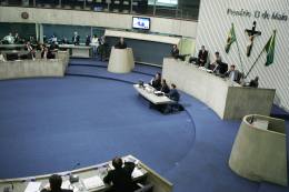 Deputados discutem sobre administração de Luizianne Lins