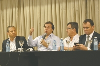 Rodrigo Maia (DEM-RJ) deu entrevista coletiva antes do jantar, ao lado do aliado cearense Danilo Forte (PSB), que organizou o encontro