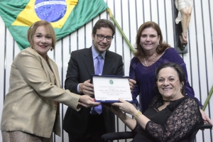 AL homenageia Maria da Penha em solenidade que celebra dez anos da Lei