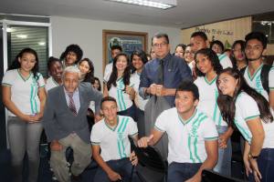 Alunos visitam ALCE