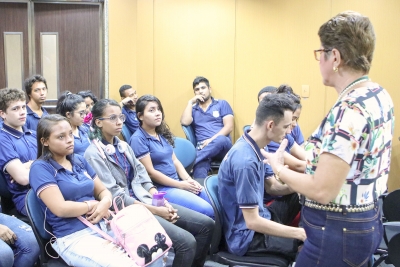 Memorial da AL recebe estudantes da Escola Deputado Paulino Rocha