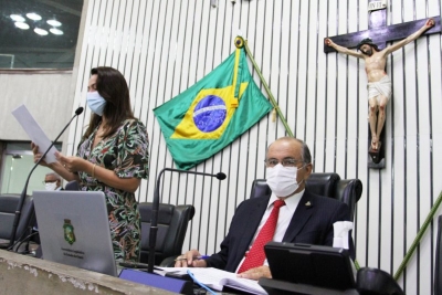 Leitura do expediente da sessão plenária desta quarta-feira, realizada pelo sistema híbrido