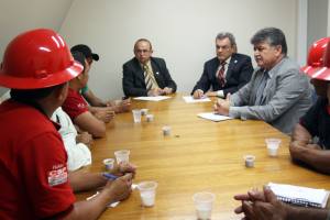 Deputados recebem trabalhadores da construção