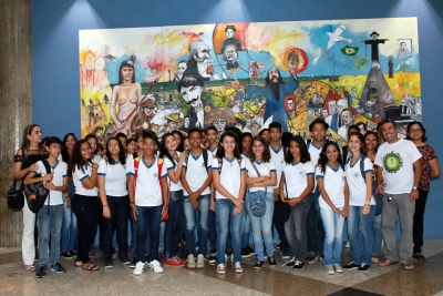 Alunos visitam ALCE