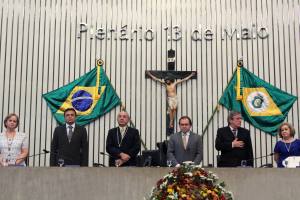 Sessão solene em alusão aos 40 anos da Renovação Carismática Católica do Ceará 