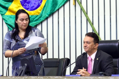 Leitura do expediente na abertura da sessão plenária desta terça-feira