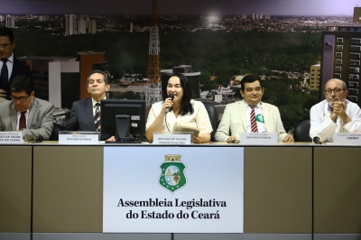 Ascensão profissional e reajuste de médicos são debatidos em audiência