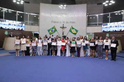 Assistentes sociais são homenageados em solenidade na AL