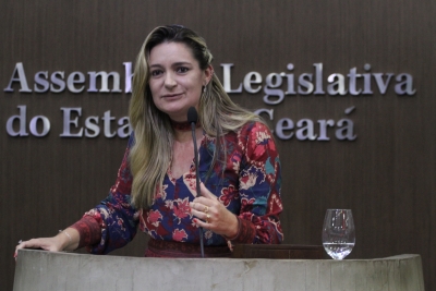 Augusta Brito repudia crimes do prefeito de Uruburetama e defende apoio às vitimas