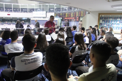 Assembleia Legislativa recebe alunos da EEFM Irapuan Cavalcante Pinheiro