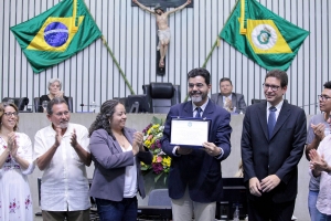 Vereador João Alfredo recebe Prêmio Frei Tito de Alencar