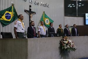 Sessão solene foi realizada no Plenário 13 de Maio