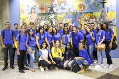 Alunos do CIEE  participam do projeto  O Parlamento e sua História