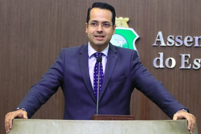 Deputado Vitor Valim 