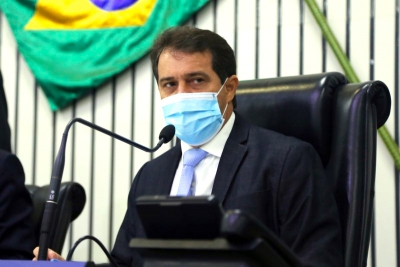 Presidente da AL, deputado Evandro Leitão, durante abertura da sessão plenária