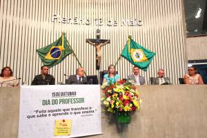 Sessão solene em homenagem ao Dia do Professor