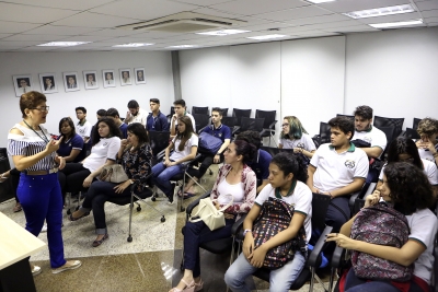 AL recebe alunos da Escola de Tempo Integral Renato Braga