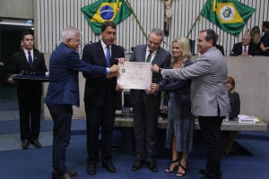 AL concede Título de Cidadão Cearense ao jornalista Luís Roberto de Múcio