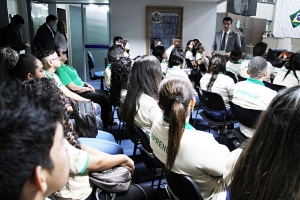 Estudantes do Projeto Primeiro Passo participam do projeto O Parlamento e sua História