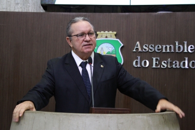 Roberto Mesquita critica gastos da prefeitura com obra da Beira Mar