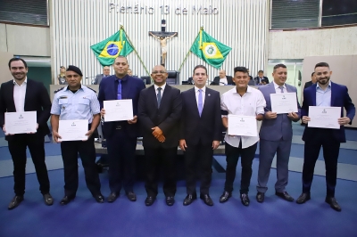 Profissionais de destaque no Ceará recebem homenagens em sessão solene